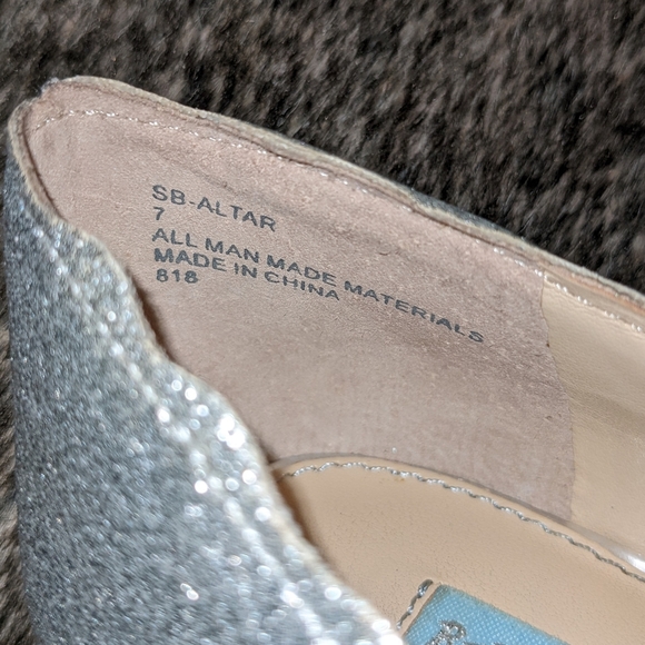 Betsey Johnson Altar Pumps Silver Women's 7 - Picture 10 of 11